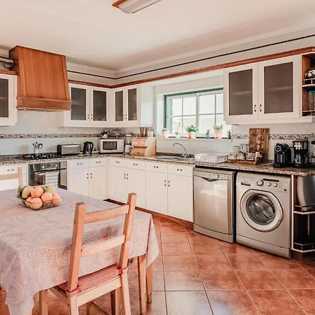 In My House Baleal Bed & Breakfast